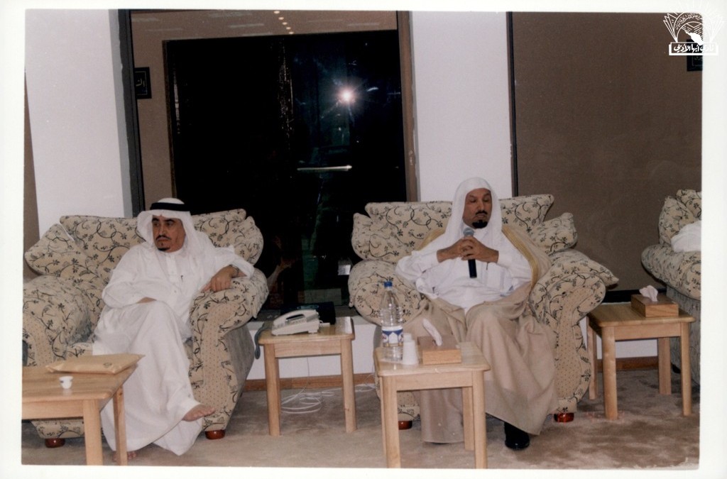 مسامرة مع الدكتور / علي بن عبد الله الألمعي .